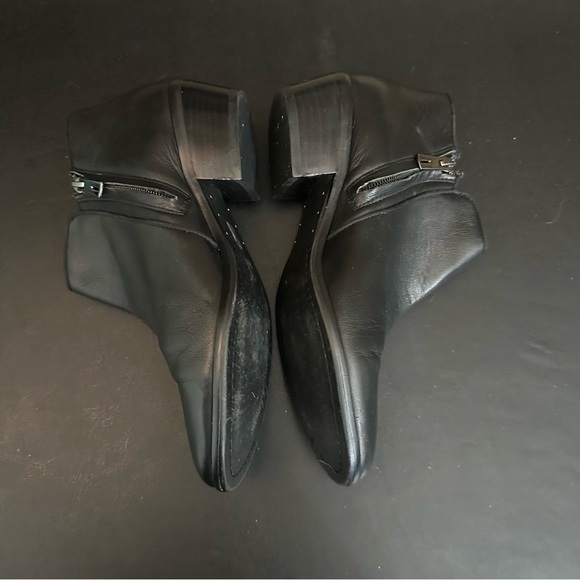 Sam Edelman Petty Leather Zippered Low Heel Ankle Bootie Black Size 7.5 M - Picture 9 of 13